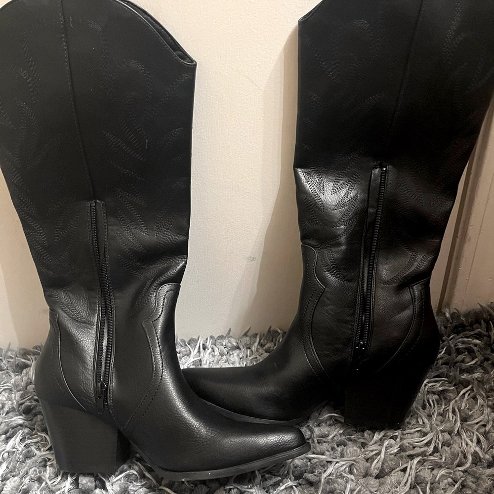 Cowboy boots/ leather